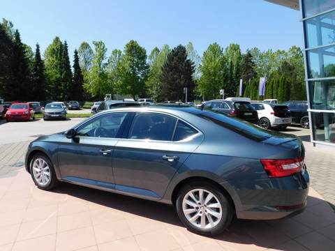 2021 Škoda Superb — sličica 5