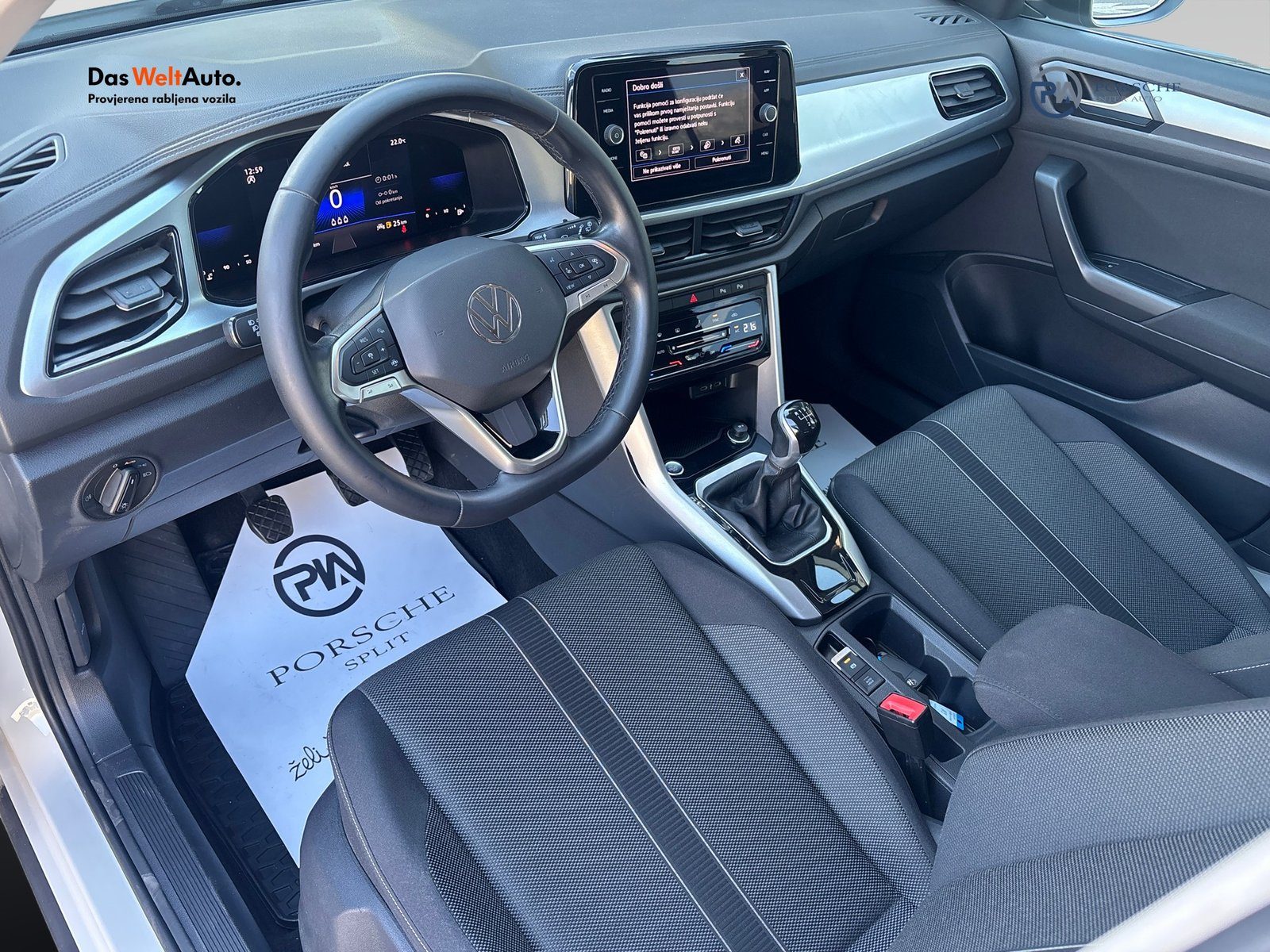 2022 Volkswagen T-Roc — fotografija 10