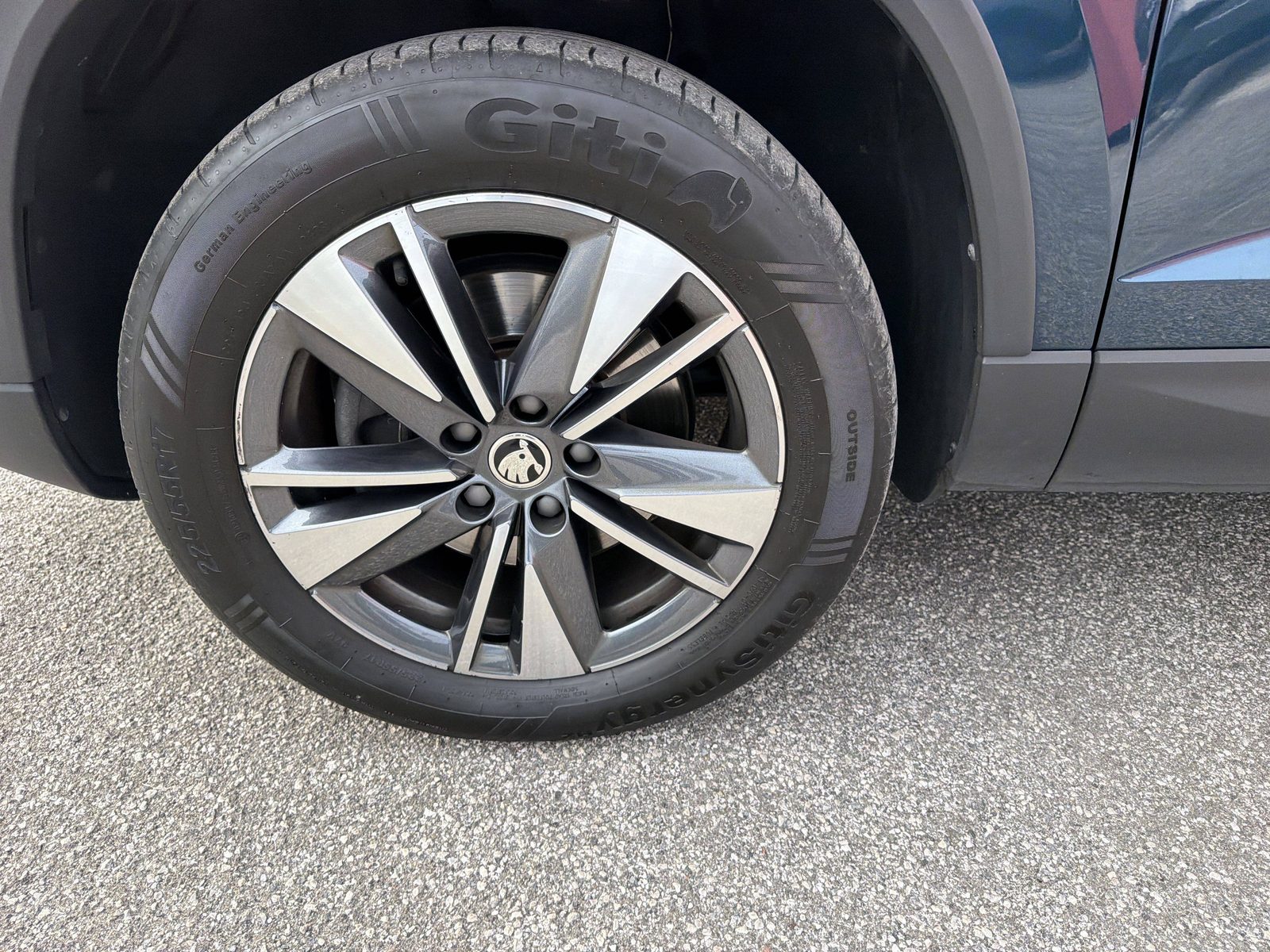 2023 Škoda Karoq — fotografija 16