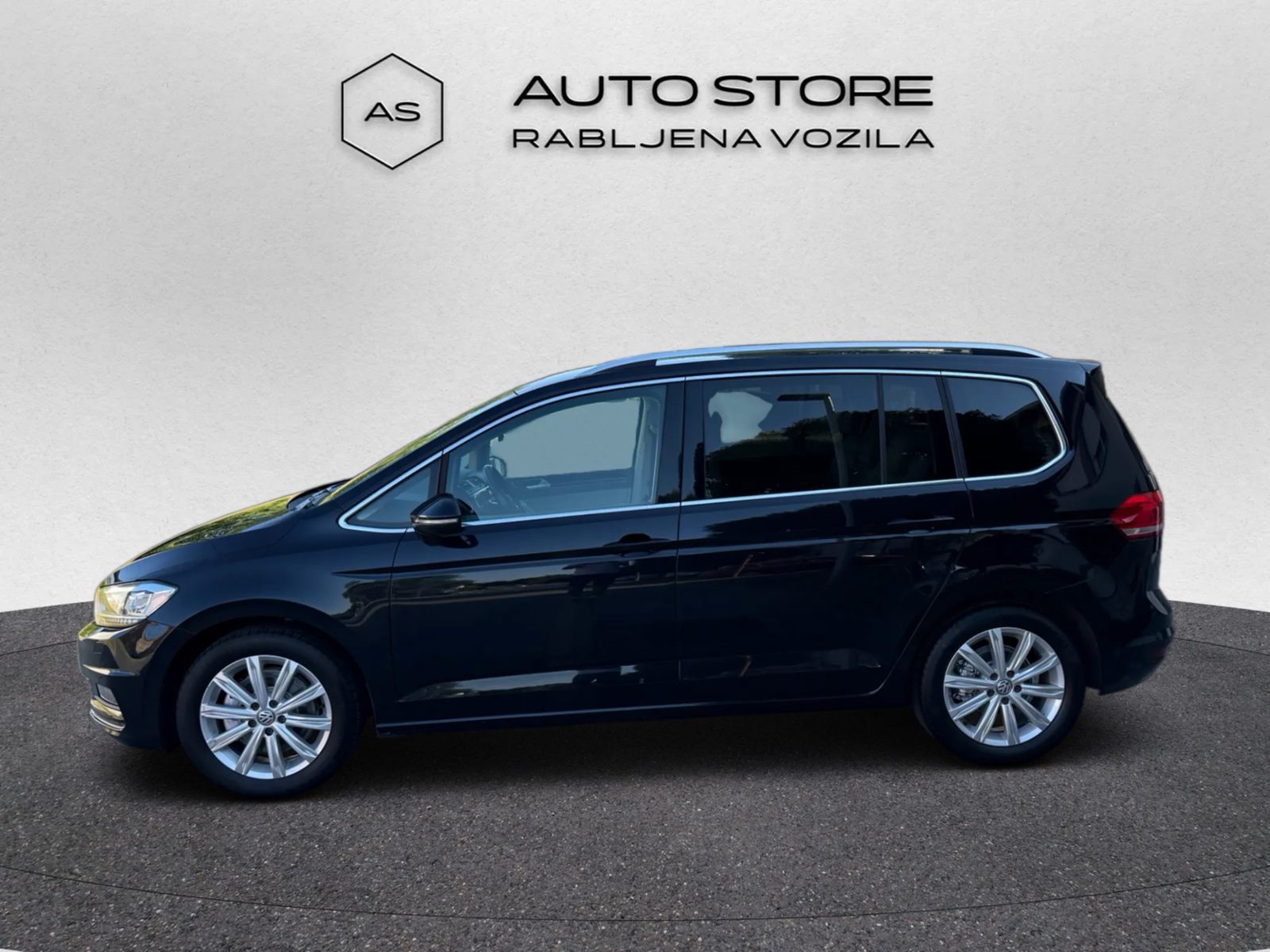 2018 Volkswagen Touran Highline — fotografija 3
