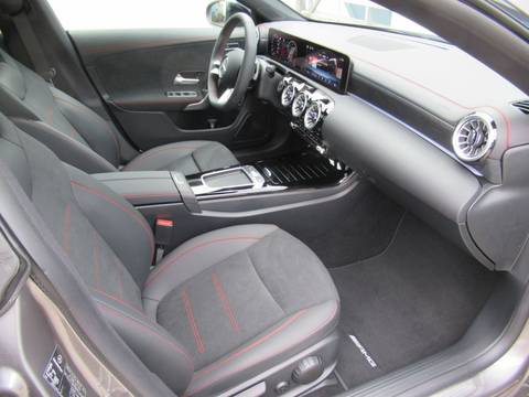 2025 Mercedes-Benz CLA — sličica 11