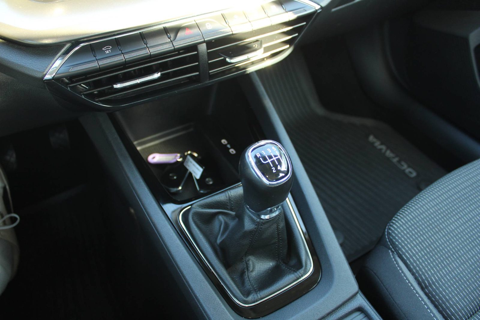 2022 Škoda Octavia Combi — fotografija 17