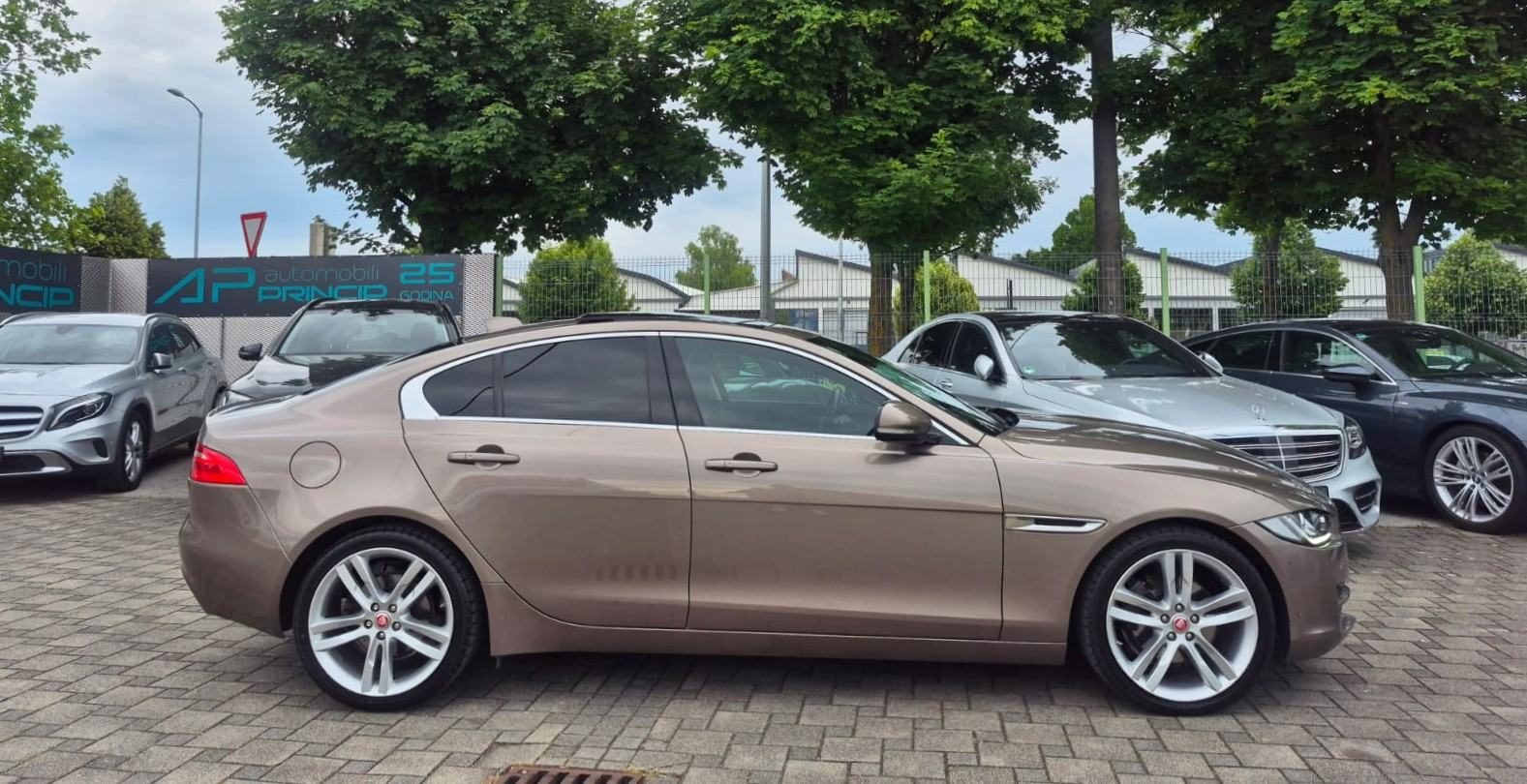 2018 Jaguar XE — fotografija 8