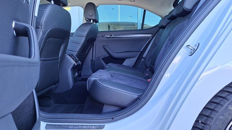 2021 Škoda Superb — fotografija 7
