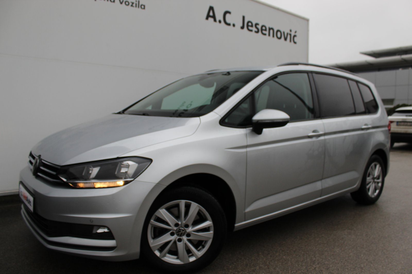 2024 Volkswagen Touran — fotografija 7