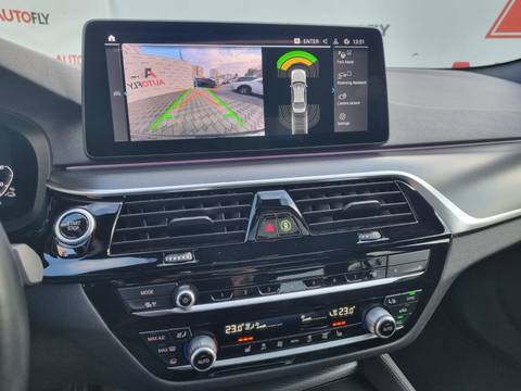 2022 BMW Serija 5 M Sport — sličica 22