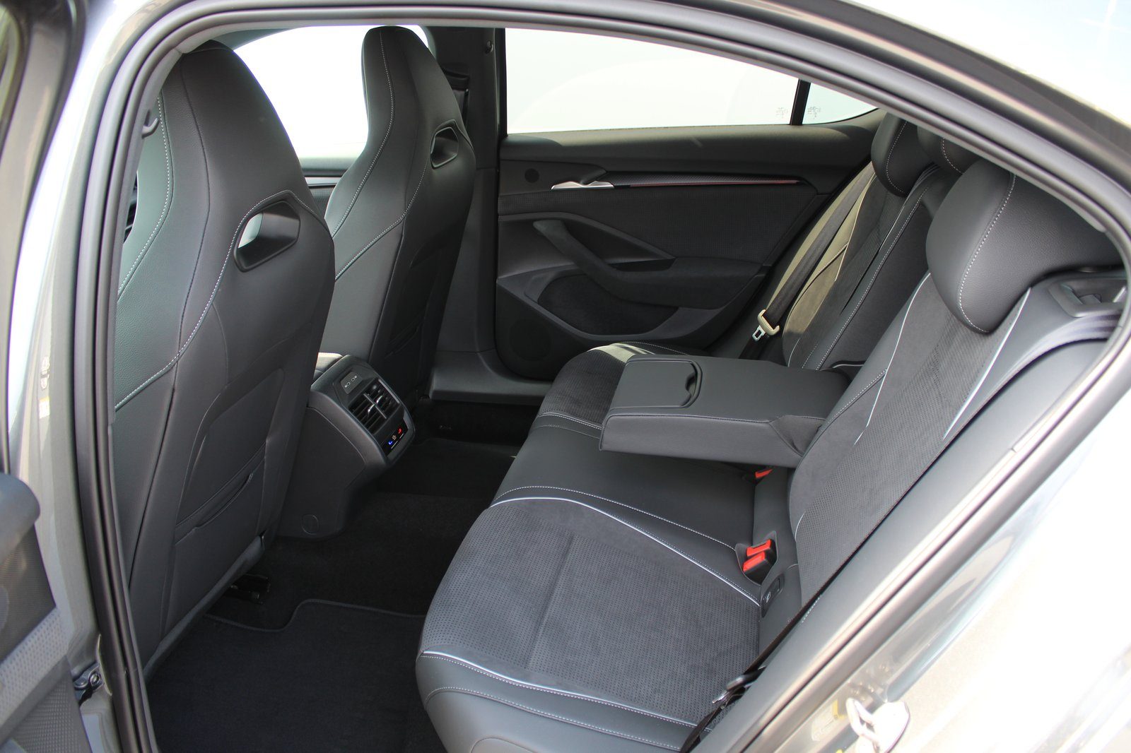 2026 Škoda Superb Sportline — fotografija 11