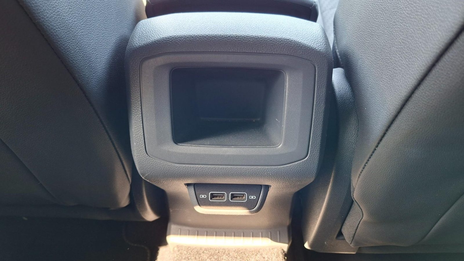 2019 Volkswagen T-Cross — fotografija 11