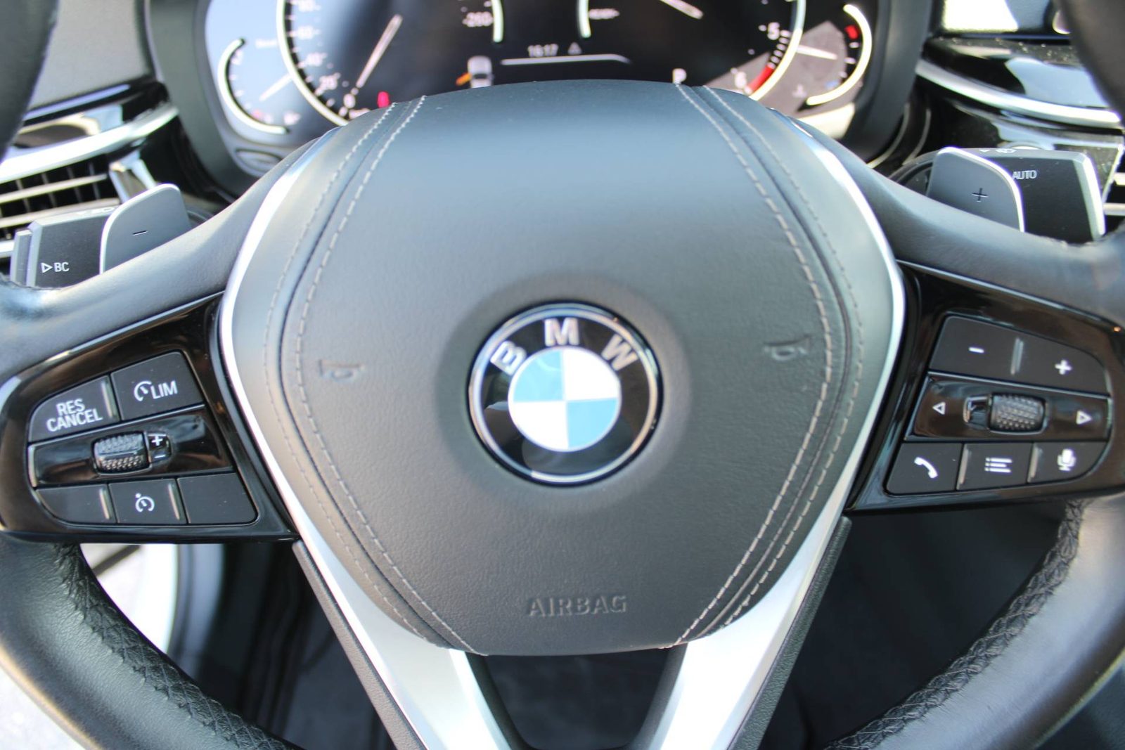 2020 BMW Serija 5 — fotografija 16