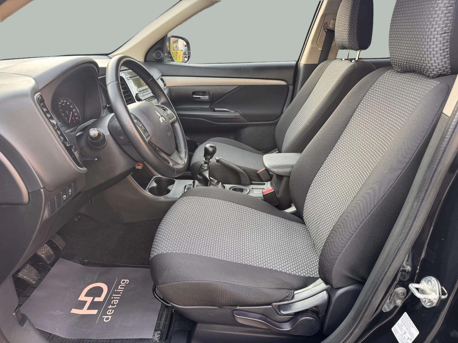 2013 Mitsubishi Outlander — fotografija 12