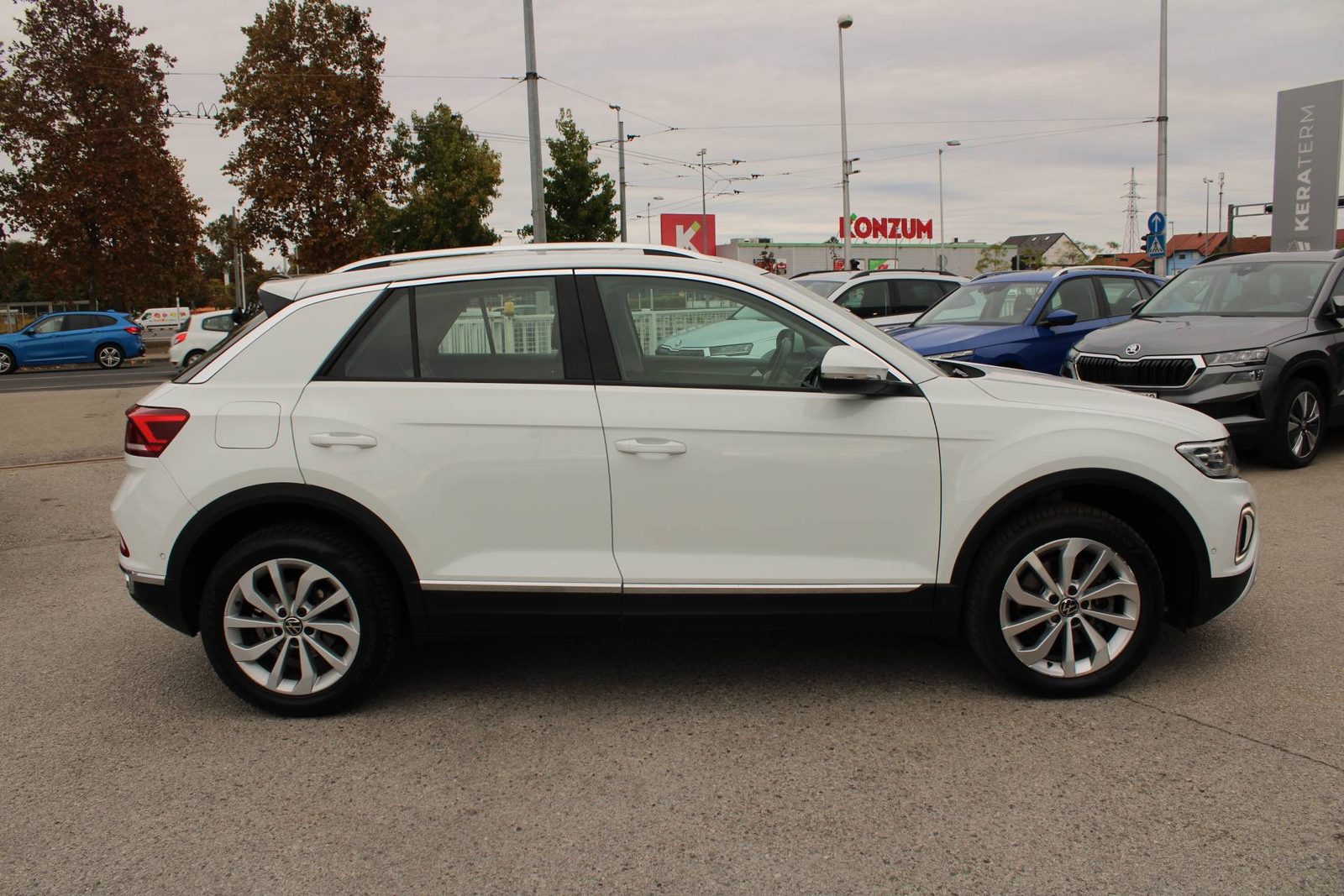 2023 Volkswagen T-Roc — fotografija 4