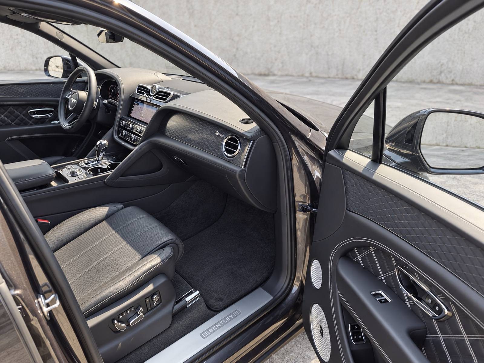 2020 Bentley Bentayga — fotografija 11
