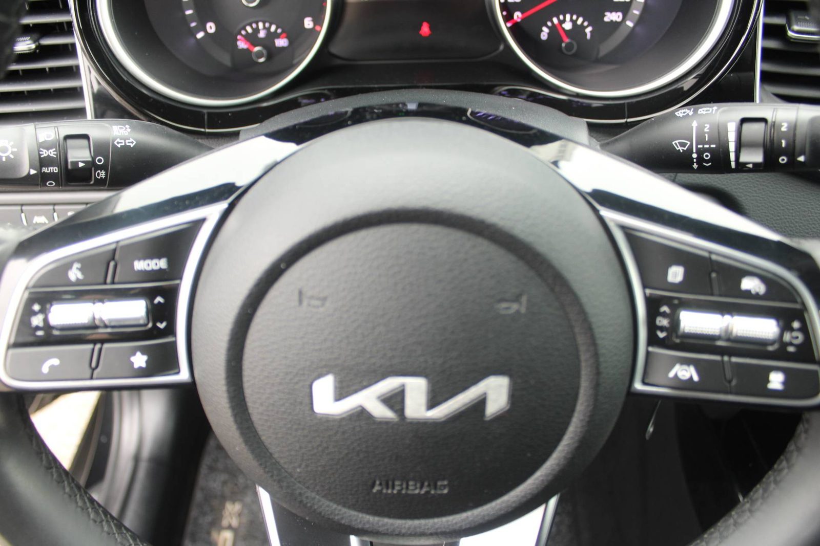 2023 Kia Xcee'd — fotografija 16