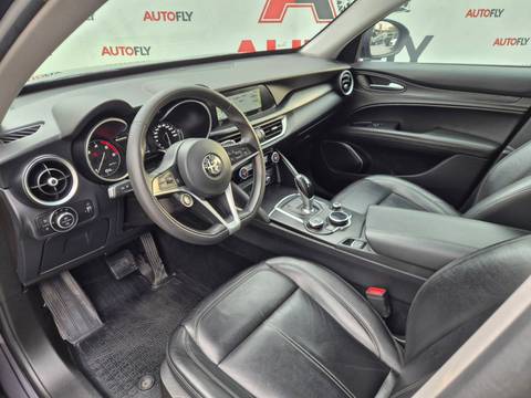 2017 Alfa Romeo Stelvio — sličica 16