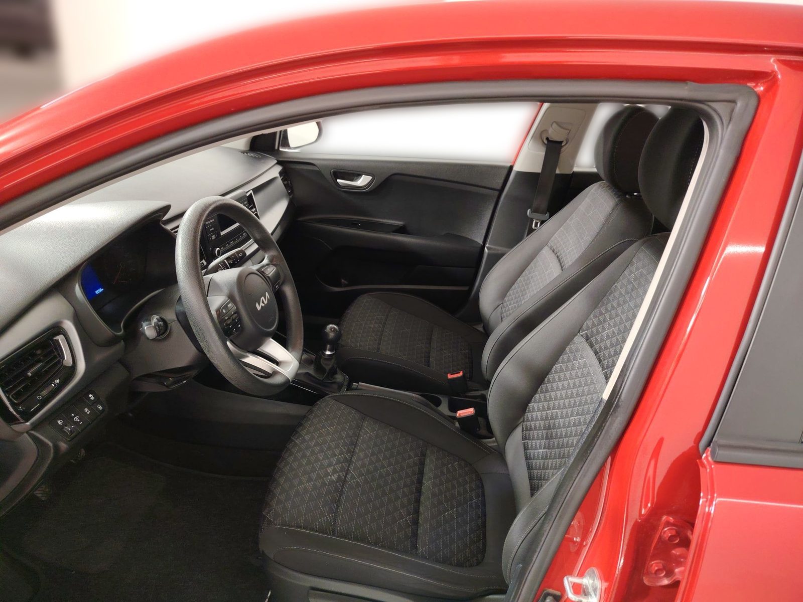 2022 Kia Rio — fotografija 13
