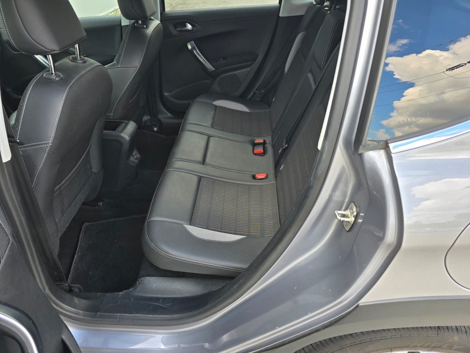 2017 Peugeot 2008 — fotografija 11