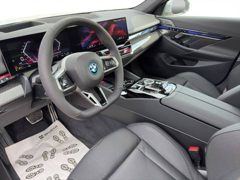 2025 BMW Serija 5 — sličica 9