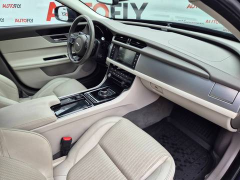 2016 Jaguar XF — sličica 18