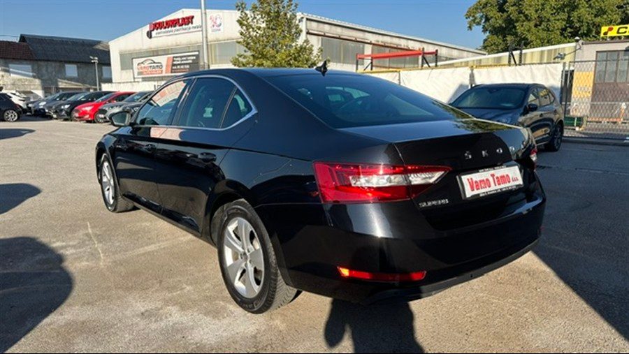 2022 Škoda Superb — fotografija 7