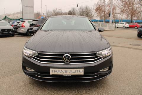 2021 Volkswagen Passat — sličica 2