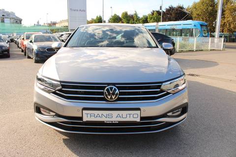 2022 Volkswagen Passat — sličica 2