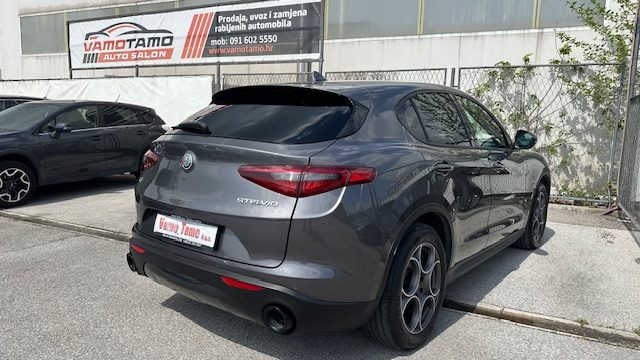 2022 Alfa Romeo Stelvio — fotografija 5
