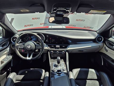 2017 Alfa Romeo Giulia — sličica 12