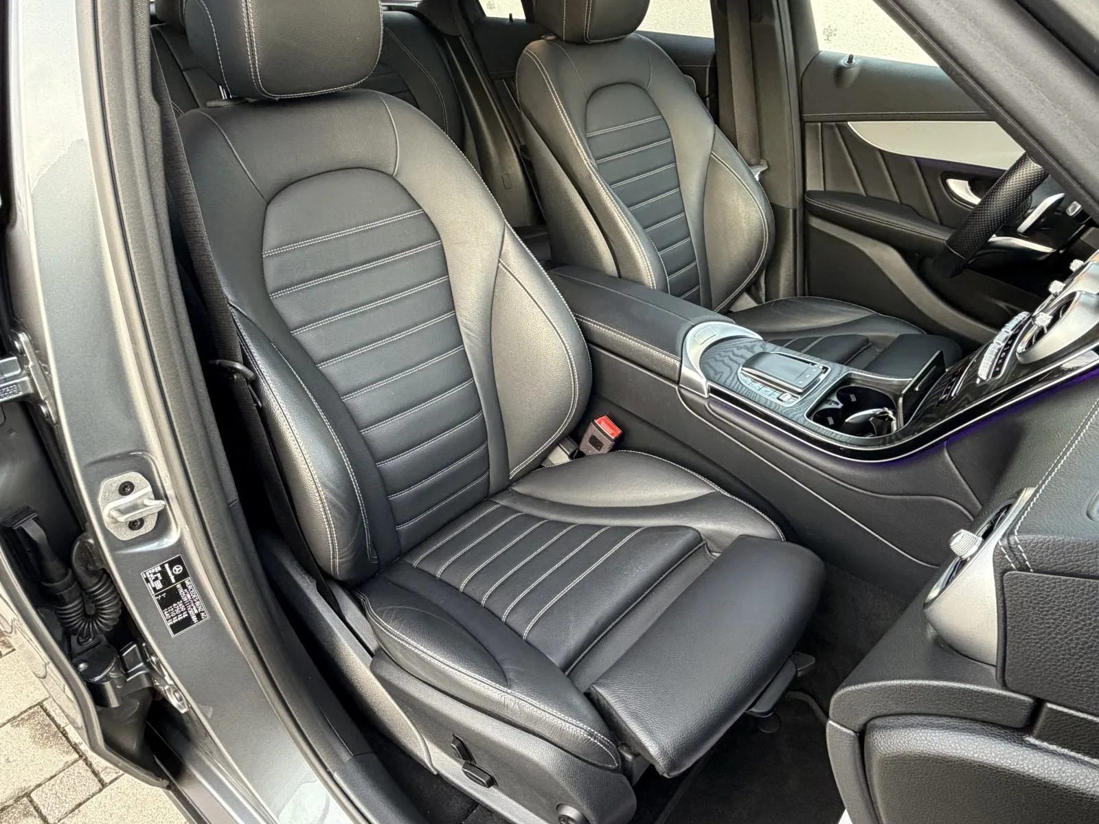 2021 Mercedes-Benz GLC — fotografija 22