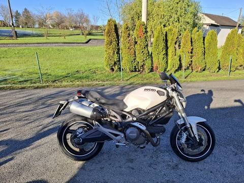 2009 Ducati Monster 696 — sličica 2