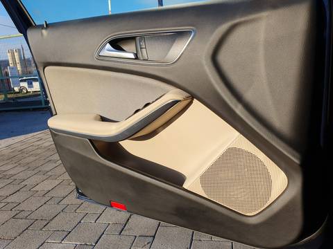 2017 Mercedes-Benz GLA — sličica 25