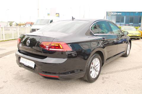 2022 Volkswagen Passat — sličica 5