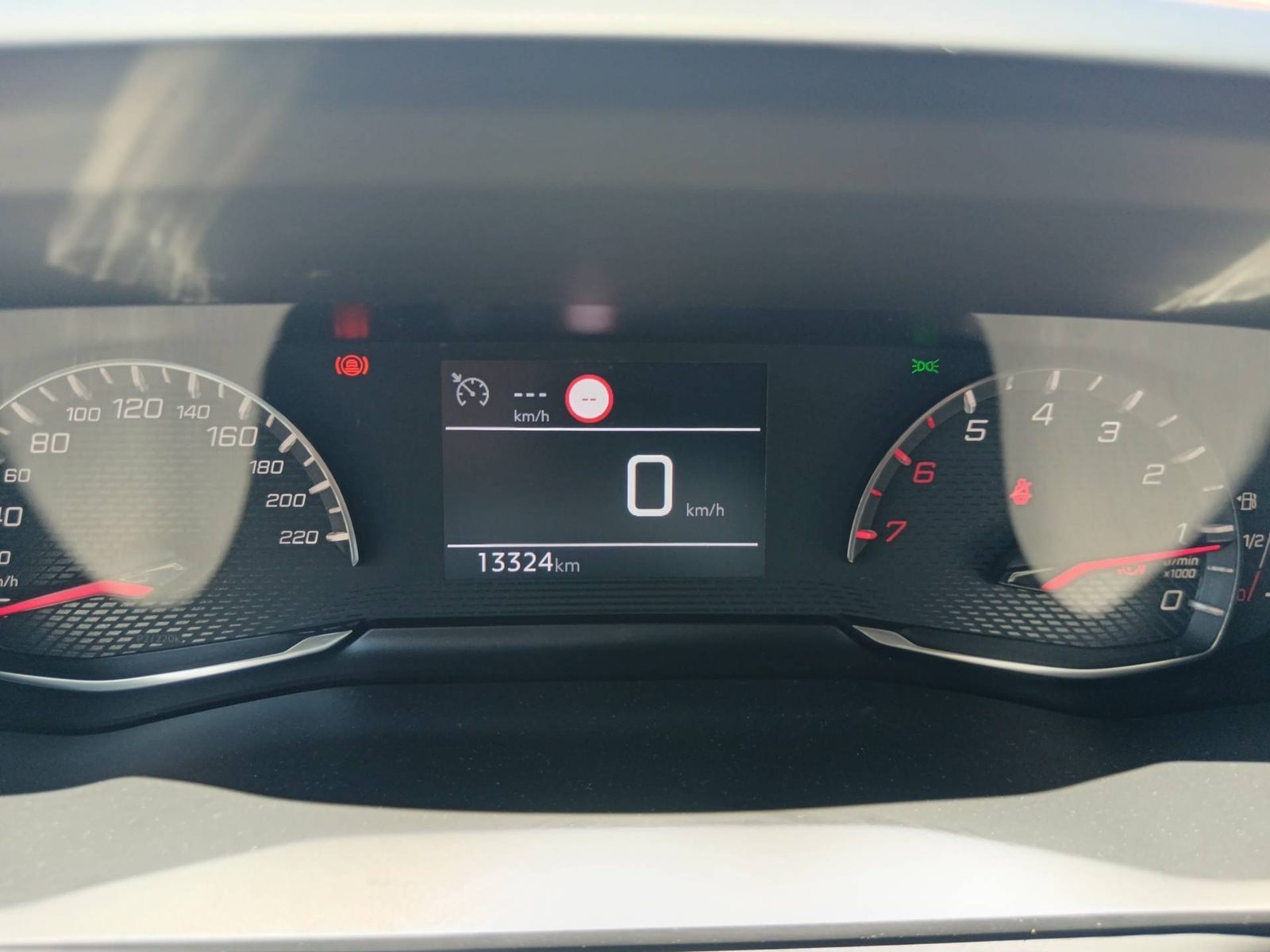 2025 Peugeot 2008 — fotografija 13