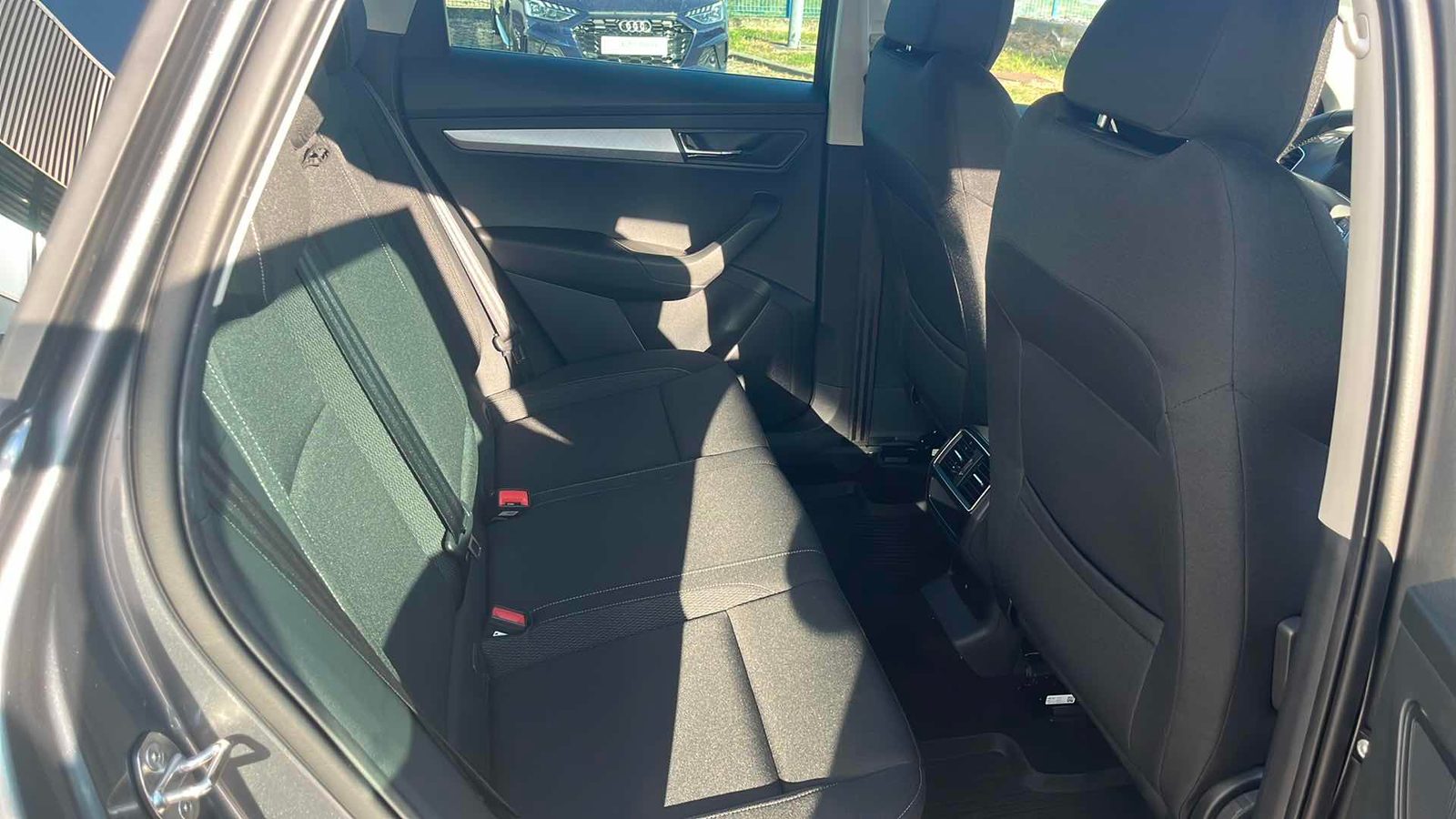 2023 Škoda Karoq — fotografija 10