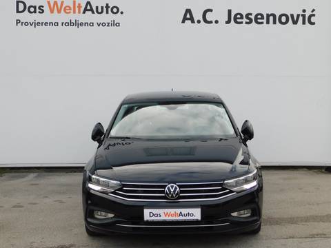 2021 Volkswagen Passat — sličica 2