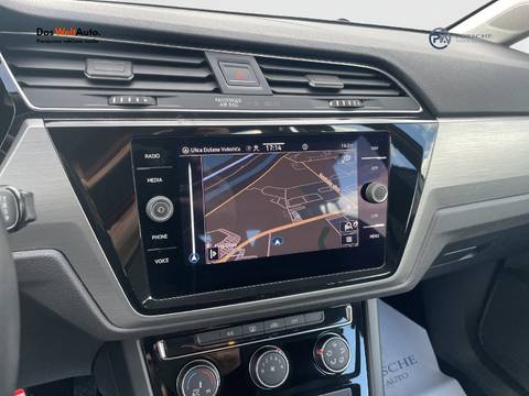 2021 Volkswagen Touran — sličica 16