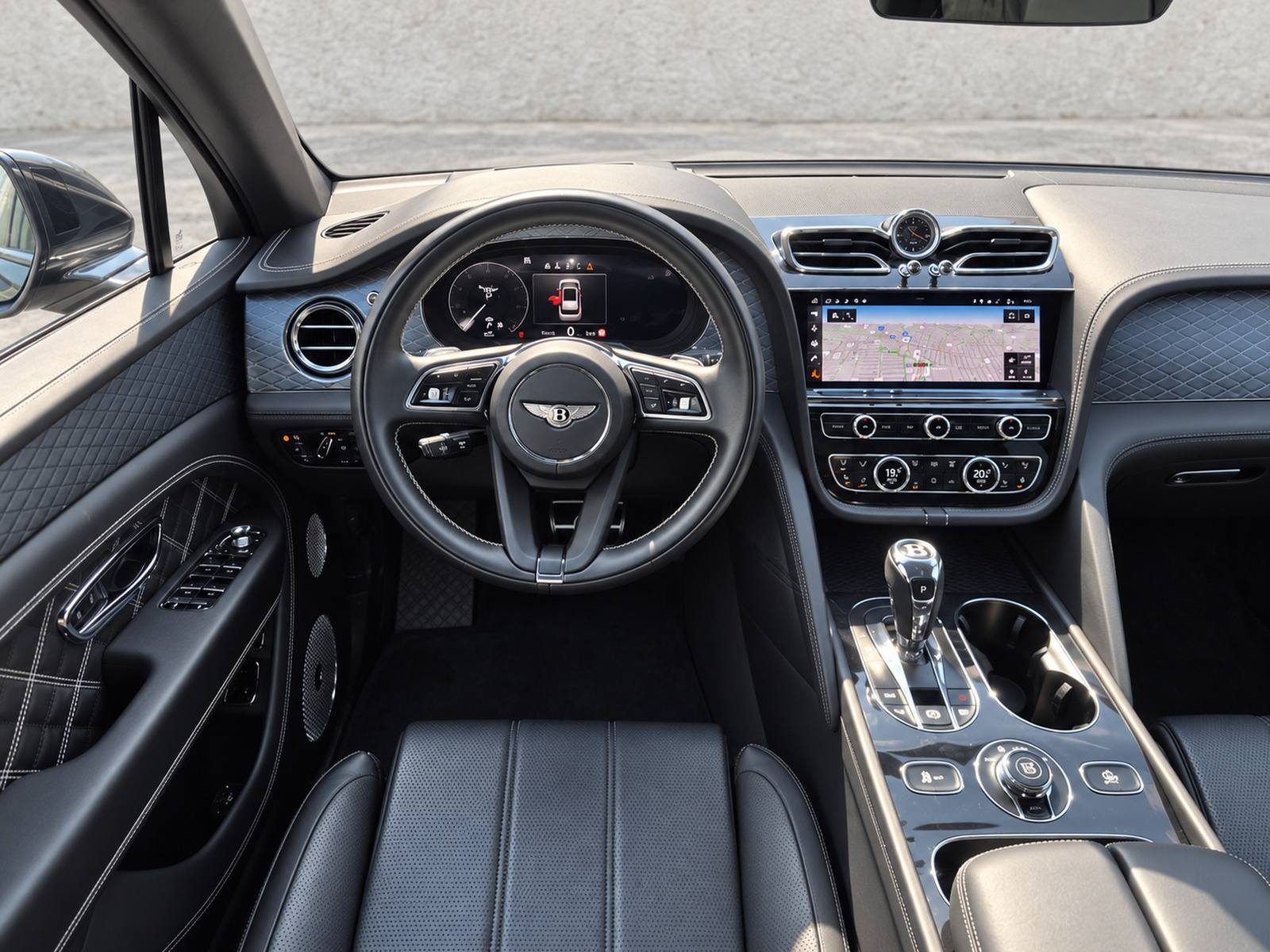 2020 Bentley Bentayga — fotografija 15