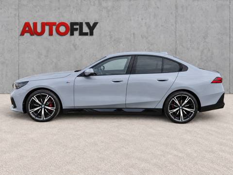2025 BMW Serija 5 M Sport — sličica 4
