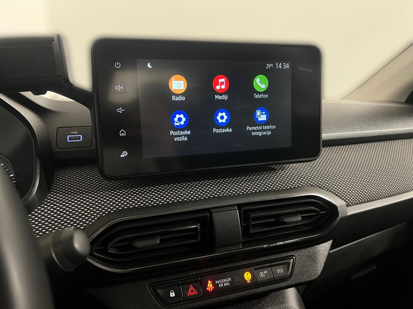 2022 Dacia Sandero — fotografija 17