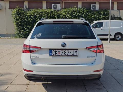 2016 Škoda Superb — sličica 4