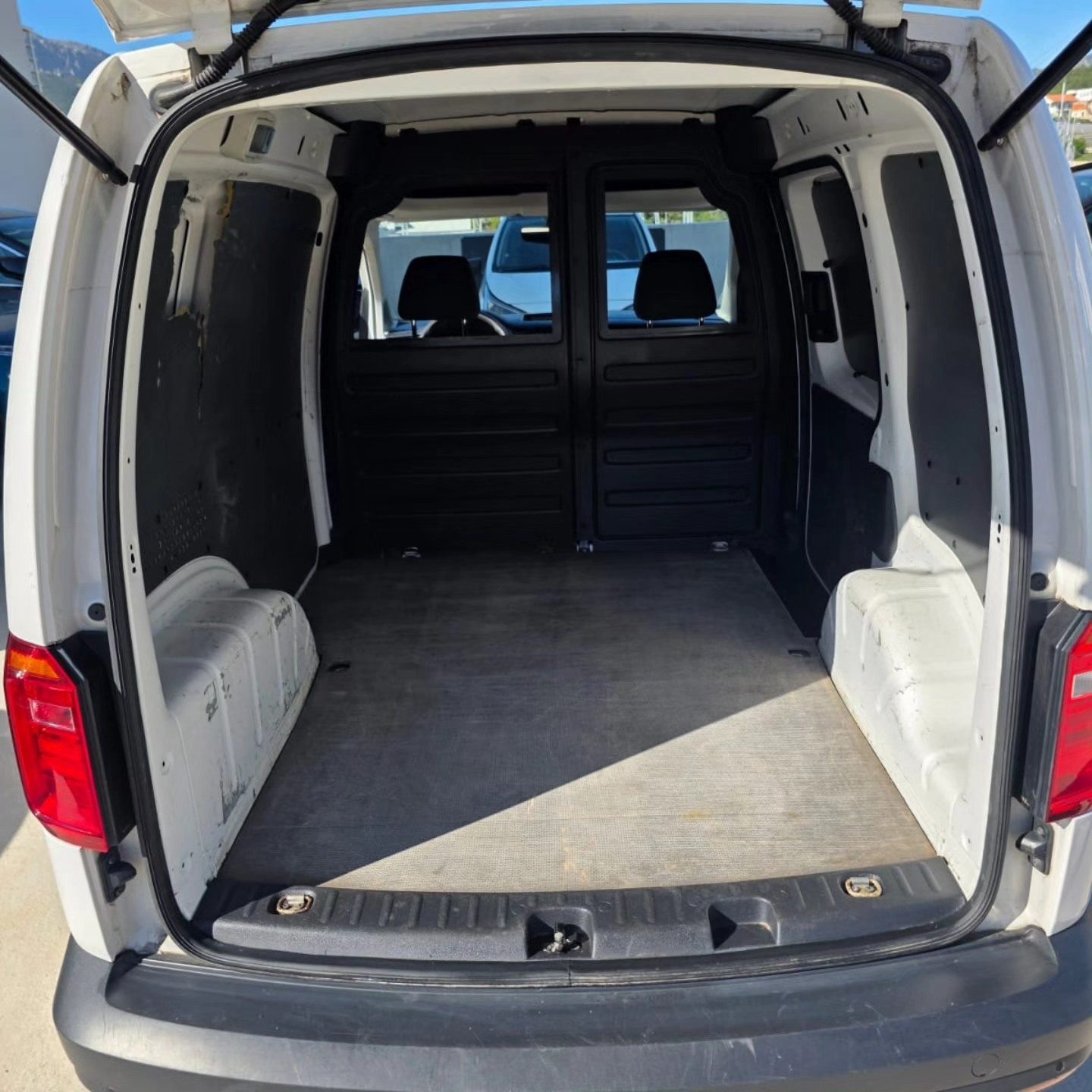 2020 Volkswagen Caddy — fotografija 9