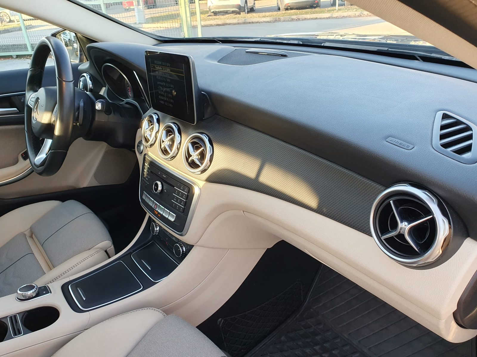 2017 Mercedes-Benz GLA — fotografija 21