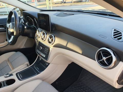 2017 Mercedes-Benz GLA — sličica 21