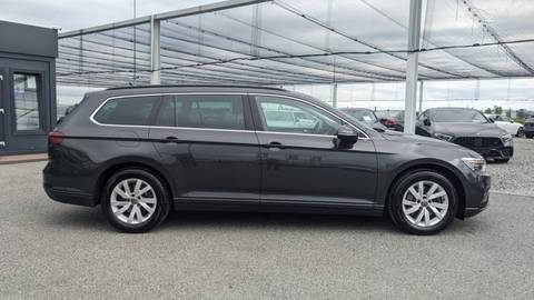 2023 Volkswagen Passat — sličica 2