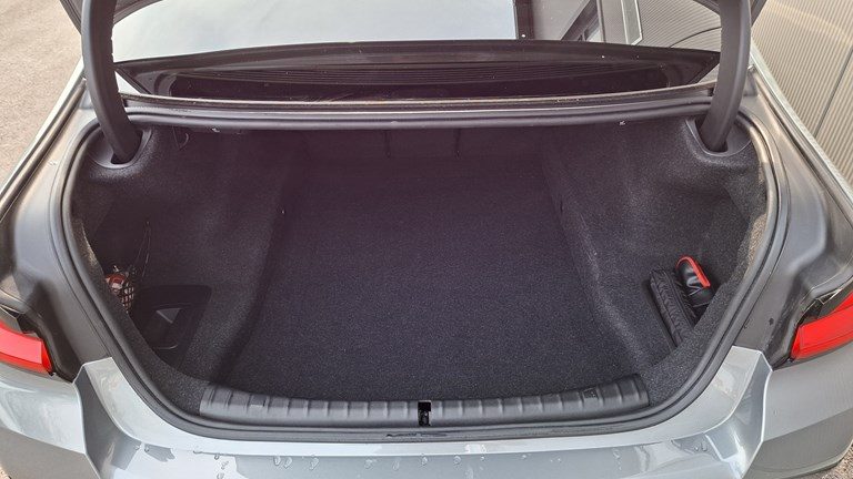 2023 BMW Serija 5 — fotografija 19