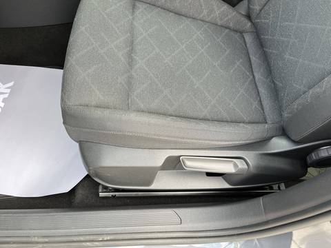 2024 Volkswagen Golf — sličica 17