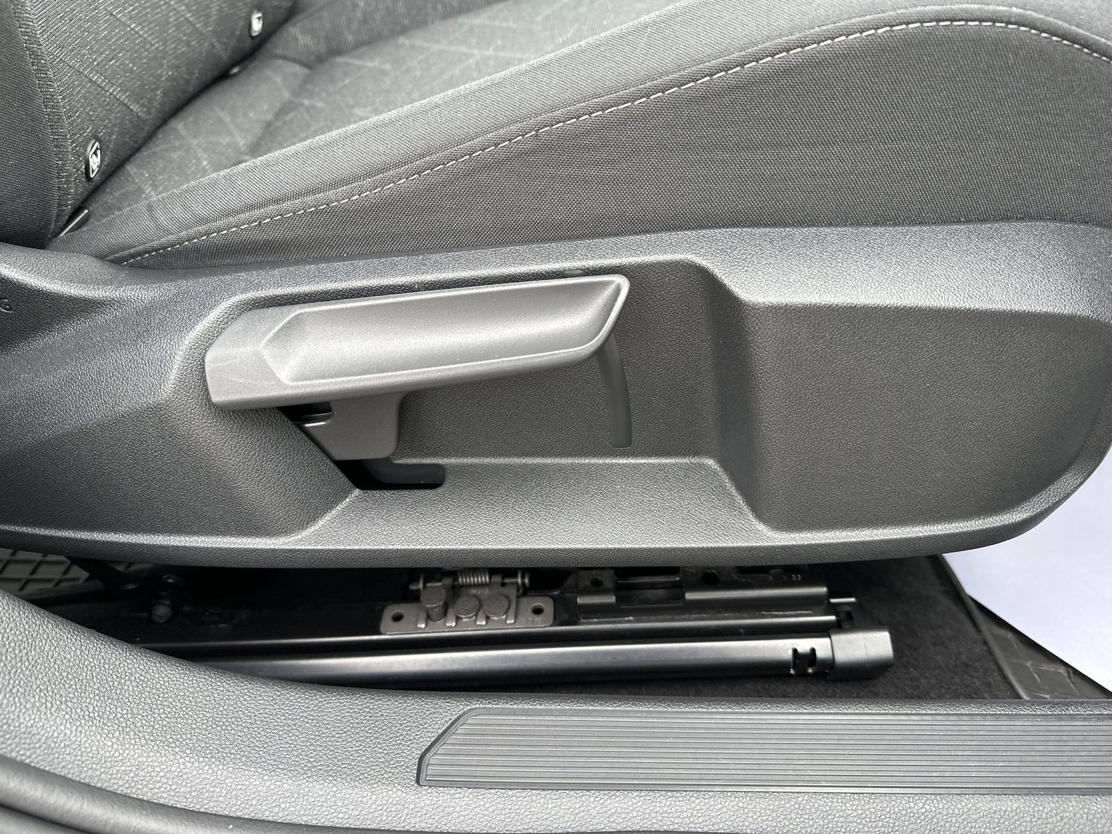 2024 Volkswagen Golf — fotografija 20