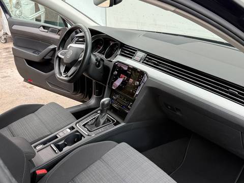 2022 Volkswagen Passat — sličica 8