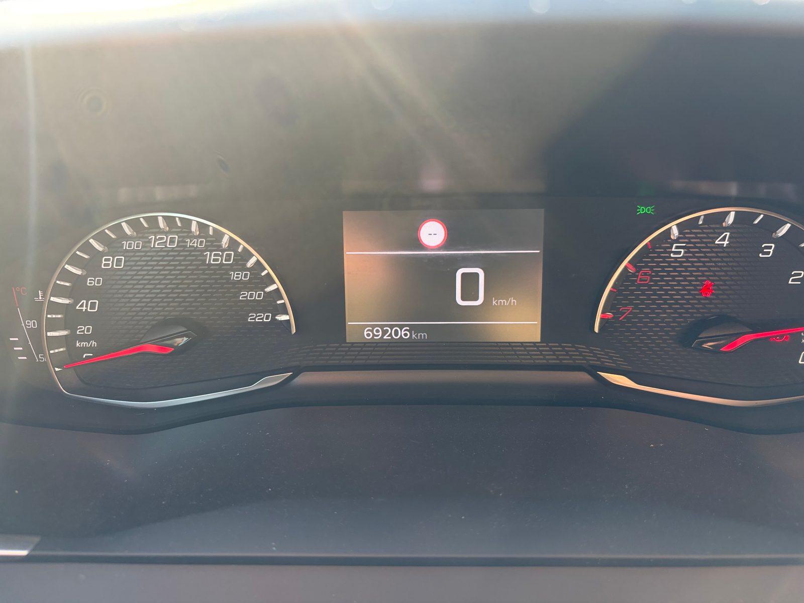 2022 Peugeot 2008 — fotografija 9