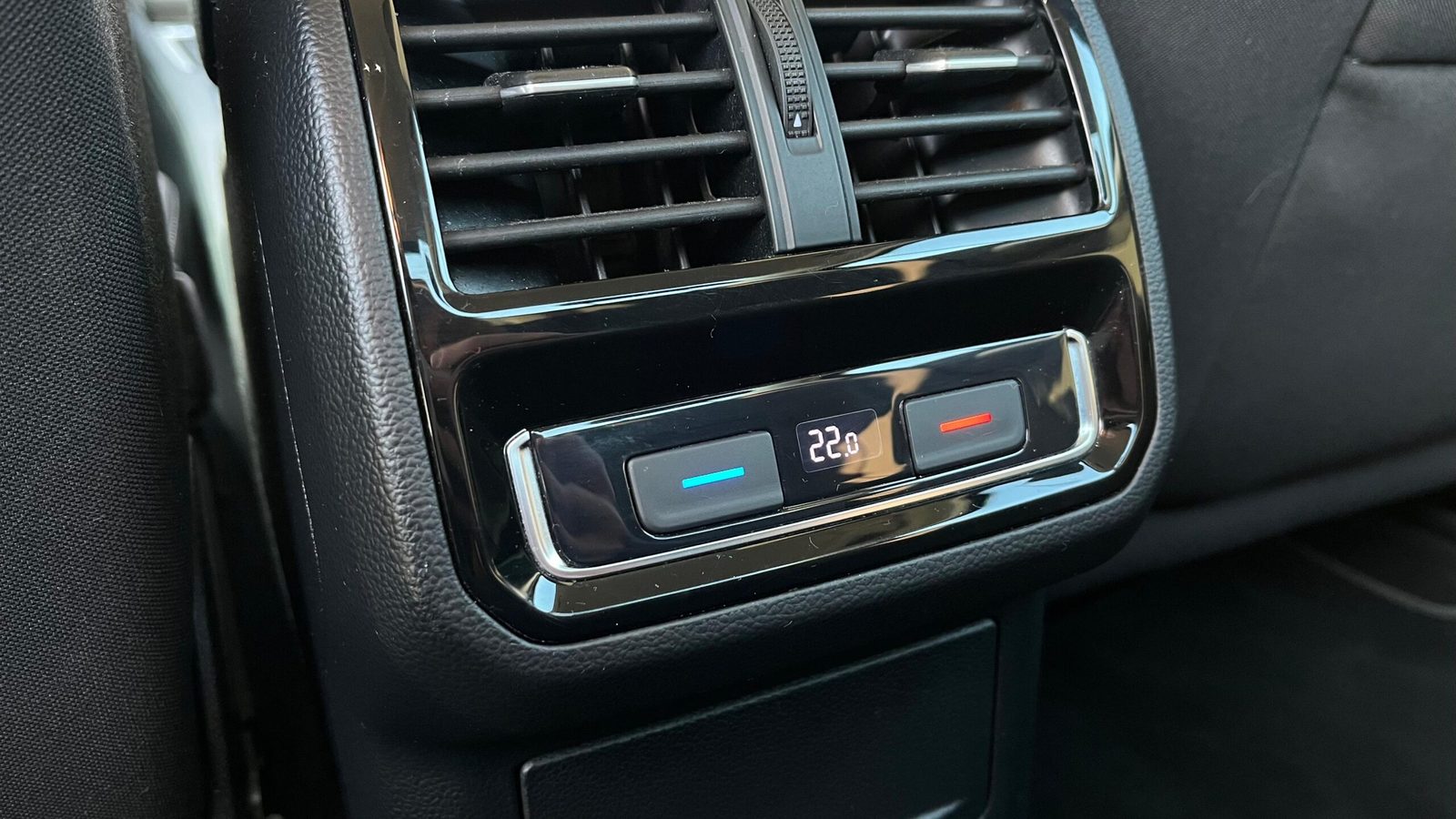 2019 Volkswagen Passat — fotografija 16
