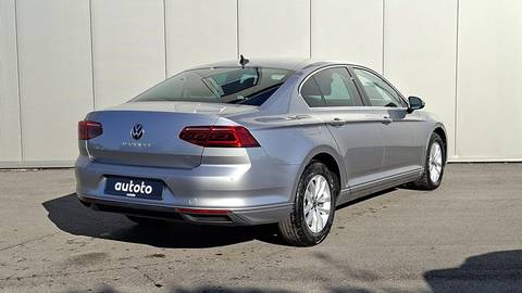 2020 Volkswagen Passat — sličica 3